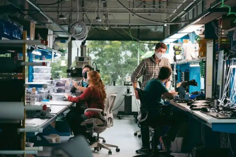 元宇宙公司Meta展示触觉手套,有望在虚拟世界中获得真实触感