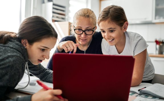 微软收购AI内容审核解决方案提供商Two Hat